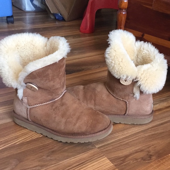 Uggs - Picture 1 of 3